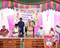 గోండు గూడలో ఎస్పీ అఖిల్ మహాజన్ జనదర్బార్.