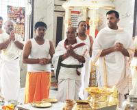 1008 నేమినాథ్ దిగంబర్ మందిరములో కలెక్టర్ పూజలు