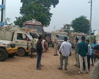 అక్రమంగా గోవుల తరలింపు.. 8 బొలెరో వాహనాలు పట్టివేత