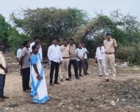 నాగులమ్మ చెరువును సర్పంచ్ ఆధ్వర్యంలో పరిశీలించిన ఎస్సై