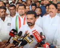 రిమ్స్ ను సందర్శించిన ఖానాపూర్ ఎమ్మెల్యే వెడ్మ బొజ్జు 