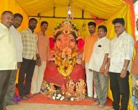 నవ చైతన్య యూత్ గణేష్ ని దర్శించుకున్న బీజేపీ నాయకులు