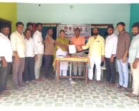 చౌటకూర్‌లో కొత్త విద్యుత్ స్తంభాలు, స్ట్రీట్ లైన్లకు థర్డ్ వైర్ ఏర్పాటు చేయాలని వినతి