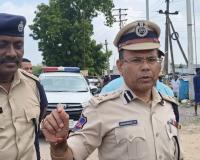 నస్పూర్ జాతీయ రహదారి ప్రమాద స్థలాన్ని పరిశీలించిన సీపీ అంబర్ కిషోర్ ఝా