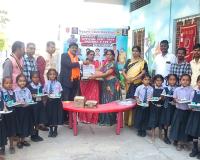  విద్యార్థులకు నోట్ బుక్స్, పెన్నులు పంపిణీ
