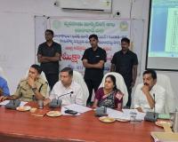 ఆదిలాబాద్‌లో పత్తి కొనుగోళ్లకు అధికారులు పకడ్బందీ ఏర్పాట్లు చేయాలి.