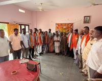 బిజినపల్లి వృద్ధాశ్రమంలో బీజేపీ నేతల సేవా కార్యక్రమం