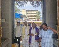 కూకట్‌పల్లి ద్వాదశ జ్యోతిర్లింగ భువనేశ్వరి అమ్మవారిని దర్శించుకొని ప్రత్యేక పూజలు చేసిన బండి రమేష్