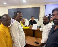 సెకండ్‌ ఫేజ్‌లోనైనా గ్రామ ప్రథమ పౌరుడికి చోటివ్వాలి!