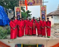 సాదుల నగర్ నుండి ఏడుపాయల దుర్గ భవాని అమ్మవారి దగ్గరికి పాదయాత్రగా బయలుదేరిన దుర్గ భవాని భక్తులు 