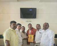 దుర్గామాత శరన్నవరాత్రి ఉత్సవాలకు నందారం నరసింహ గౌడ్‌కు ఆహ్వానం