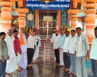 మాజీ జెడ్పిటిసి సహకారం తో సాకలి ఐలమ్మ విగ్రహం ఏర్పాటు.