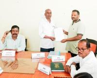 లింగంపల్లిలో నీటి కొరత రాకుండా ముందస్తు చర్యలు తీసుకోవాలని ప్రజా వాణిలో వినతిపత్రం అందజేసిన యువకుడు