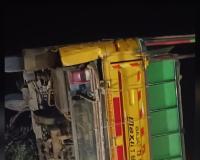 ఆటో బోల్తా - ముగ్గురికి గాయాలు, 108 సిబ్బంది సమయస్ఫూర్తి