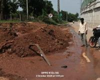 మిషన్ భగీరథ పైప్‌లైన్ లీకేజీతో వృథాగా పోతున్న నీరు