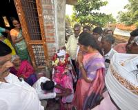 మాలిస్ నాగప్ప అంత్యక్రియల్లో పాల్గొన్న మాజీ ఎమ్మెల్యే పద్మా దేవేందర్ రెడ్డి