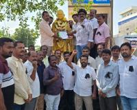 జర్నలిస్టుల సమస్యలు పరిష్కరించాలి