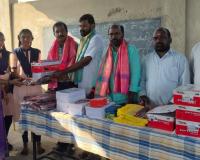 విద్యార్థులకు విద్యాసామాగ్రి అందజేసిన హెటిరో పరిశ్రమ యాజమాన్యం 