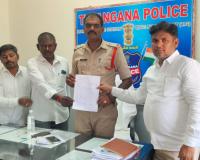శిలాఫలకాలు ధ్వంసం చేసినంత మాత్రాన చేసిన అభివృద్ధి ప్రజల గుండెల నుంచి తీయలేరు
