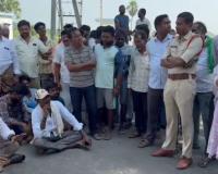 లోవోల్టేజీతో మోటార్లు దగ్ధం.. ఎండిపోతున్న పంటలు