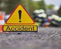 ఆటో,కారు ఢీ.. ఇద్దరికి గాయాలు