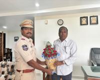 ఎమ్మెల్యే డా.ఆర్.భూపతి రెడ్డిని కలిసిన  నిజామాబాద్ నార్త్ రూరల్ సిఐ