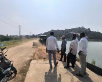బతుకమ్మ వేడుకలకు చెరువు కట్టపైన పనులు ప్రారంభం
