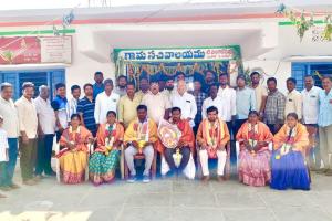 టి.లింగంపల్లి గ్రామ పంచాయతీ పాలకవర్గంను సన్మానించిన ప్రభుత్వ, ప్రైవేటు ఉద్యోగస్తులు, విద్యావంతులు 