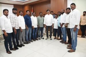 దావోస్ పర్యటన ముగించుకొని వచ్చిన మంత్రి పొంగులేటికి ఆత్మీయ స్వాగతం...  