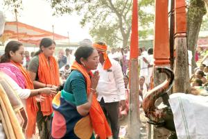 ఖాందేవ్ ఆలయాన్ని సందర్శించిన డీసీసీ అధ్యక్షురాలు ఆత్రం సుగుణక్క