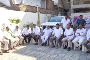 ప్రజాధనం వృధా చేస్తున్నందుకు అడ్డుకుంటున్న మమ్మల్ని అక్రమ అరెస్టులు చేయడం ఆ ప్రజాస్వామికం. 