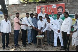 ఘనంగా తీన్మార్ మల్లన్న జన్మదిన వేడుకలు 