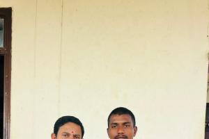 జవాన్ ను సన్మానించిన..... బలరాం జాదవ్ 