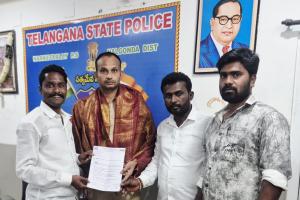 ఆధిపత్య రాజకీయాలకు అడ్డుకట్ట వేయాలని నార్కెట్ పల్లి ఎస్ఐ గారికి వినతి పత్రం 