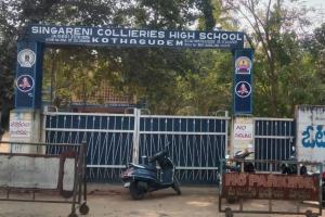 ఫైనాన్స్ కట్టని కాంట్రాక్టర్ కారణంగా సింగరేణి స్కూల్ బస్సులు బంద్