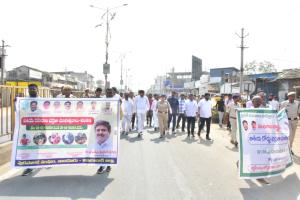 నిబంధనలు పాటిద్దాం.. సురక్షితంగా గమ్యం చేరుదాం, ' అలైవ్ అరైవ్' కార్యక్రమంలో పాల్గొన్న జిల్లా  ఎస్పీ, తాండూర్ ఎమ్మెల్యే