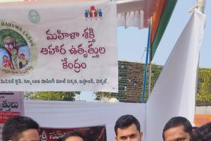  జిల్లా కలెక్టర్ చేతుల మీదుగా బెస్ట్ ల్యాబ్ టెక్నీషియన్ అవార్డు అందుకున్న బాలాజీ