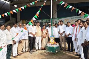 కాంగ్రెస్ పార్టీ క్యాంపు కార్యాలయంలో జెండా ఆవిష్కరణ.