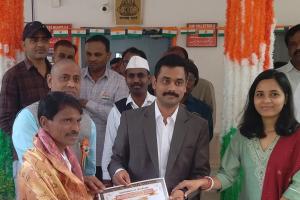 ఉత్తమ ఆర్టిస్ట్ గా ప్రశంసాపత్రం అందుకున్న సమీర్...