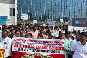 5 రోజుల బ్యాంకింగ్ విధానం అమలు చేయాలి .... కొత్తగూడెంలో బ్యాంకు ఉద్యోగుల భారీ ర్యాలీ