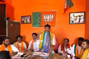 అయిజ మున్సిపాలిటీ లో బిజేపి ని బారీ మెజారిటీతో  గెలిపించాలి