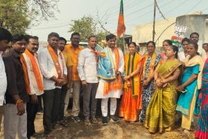 మున్సిపల్ ఎన్నికల ప్రచారంలో జోరందుకున్న బీజేపీ -- ఇంటింటి ప్రచారంలో రఘునాథ్ వేరబెల్లి, బీజేపీ రాష్ట్ర ఉపాధ్యక్షులు