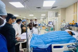 ఎక్సైజ్ కానిస్టేబుల్ సౌమ్య నీ ఆస్పత్రిలో పరామర్శించిన పోచారం. 