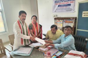 14వ వార్డు కౌన్సిలర్ గా కొత్తకొండ నందిని భాస్కర్ నామినేషన్