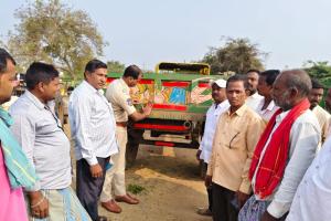 వాహనాల వెనక రేడియం స్టిక్కర్లు తప్పనిసరి : ఎస్ఐ శ్రీధర్ రెడ్డి 