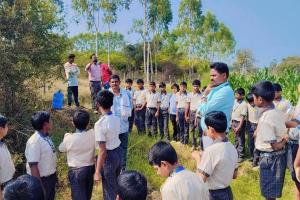 విద్యార్థుల కు వ్యవసాయ క్షేత్ర సందర్శన