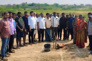 మహిళ సంఘ భవనానికి భూమి పూజ చేసిన సర్పంచ్ పార్వతి వెంకటేష్ గౌడ్