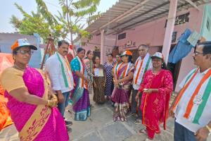 15వ డివిజన్‌లో దూసుకుపోతున్న కాంగ్రెస్ అభ్యర్థి అకునూరి సుప్రియ