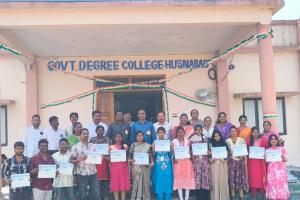 కంప్యూటర్ ప్రత్యేక శిక్షణ పొందిన విద్యార్థులకు సర్టిఫికేట్ల పంపిణి