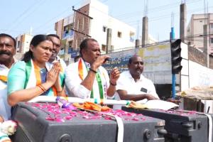 అధికార పార్టీని ఆదరించండి  వేగంగా అభివృద్ధి చేస్తా.  మంత్రి కోమటిరెడ్డి వెంకట్రెడ్డి